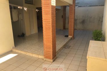 Casa &agrave; venda - 256m&sup2; - Centro