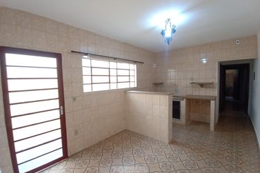 Casa para alugar - 85m&sup2; - Centro