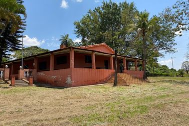 S&iacute;tio &agrave; venda - 84000m&sup2; - Centro