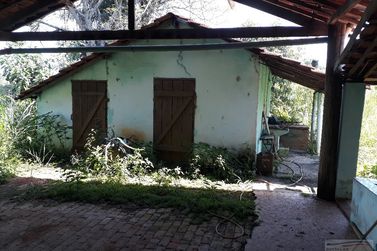 S&iacute;tio &agrave; venda - 10m&sup2; - Centro