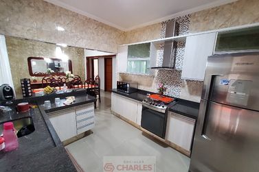 Casa &agrave; venda - 173m&sup2; - Centro