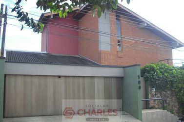 Casa &agrave; venda - 475m&sup2; - Centro