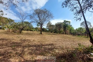 S&iacute;tio &agrave; venda - 10m&sup2; - Centro