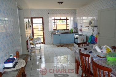 Casa &agrave; venda - 220m&sup2; - Centro