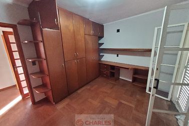 Casa para alugar - 200m&sup2; - Centro