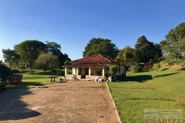 S&iacute;tio &agrave; venda - 600m&sup2; - Centro