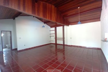S&iacute;tio para alugar - 320m&sup2; - Centro