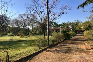 S&iacute;tio &agrave; venda - 600m&sup2; - Centro