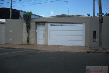Casa &agrave; venda - 300m&sup2; - Centro
