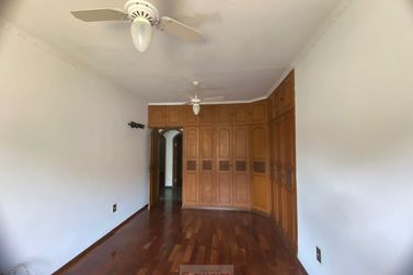 Casa &agrave; venda - 293m&sup2; - Centro