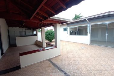 Casa para alugar - 135m&sup2; - Centro