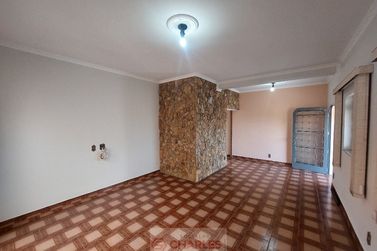 Casa para alugar - 268m&sup2; - Centro