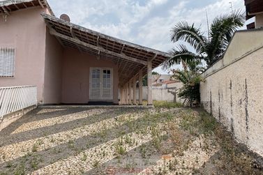 Casa &agrave; venda - 238m&sup2; - Centro