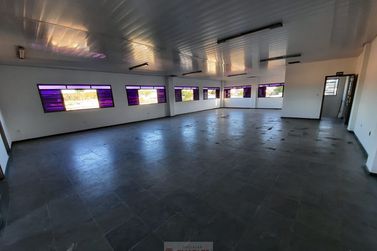 Sal&atilde;o Comercial para alugar - 100m&sup2; - Centro