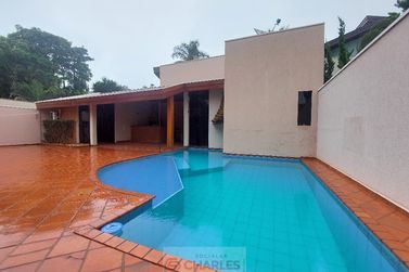 Casa para alugar - 360m&sup2; - Centro