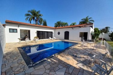 Casa &agrave; venda - 431m&sup2; - Centro