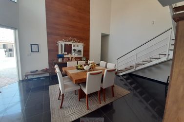 Casa &agrave; venda - 326m&sup2; - Centro