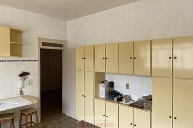 Casa &agrave; venda - 238m&sup2; - Centro
