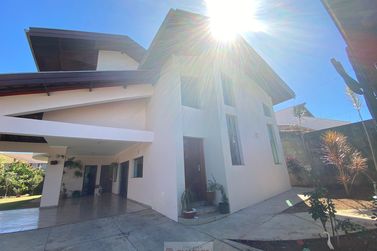 Casa &agrave; venda - 325m&sup2; - Centro