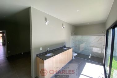 Casa &agrave; venda - 300m&sup2; - Centro
