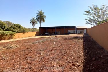 S&iacute;tio &agrave; venda - 10m&sup2; - Centro