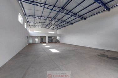 Sal&atilde;o Comercial para alugar - 300m&sup2; - Centro
