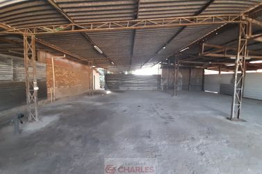Sal&atilde;o Comercial para alugar - 300m&sup2; - Centro