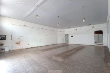 Sal&atilde;o Comercial para alugar - 160m&sup2; - Centro