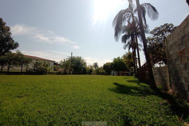 S&iacute;tio para alugar - 320m&sup2; - Centro