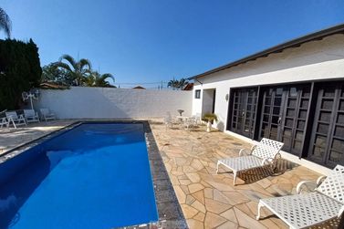 Casa &agrave; venda - 431m&sup2; - Centro