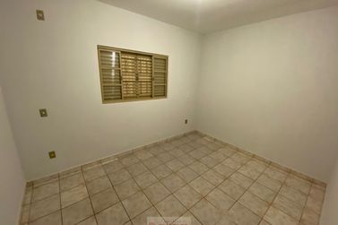 Casa &agrave; venda - 100m&sup2; - Centro