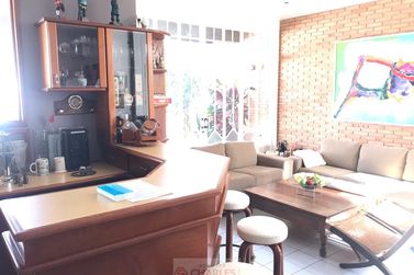 Casa &agrave; venda - 180m&sup2; - Centro