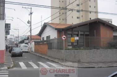 Casa &agrave; venda - 600m&sup2; - Centro