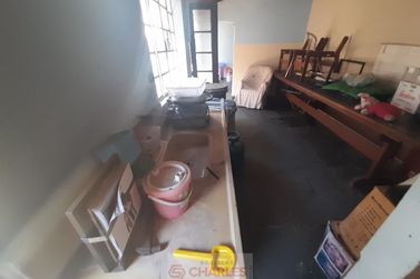 Casa &agrave; venda - 230m&sup2; - Centro