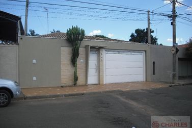 Casa &agrave; venda - 300m&sup2; - Centro
