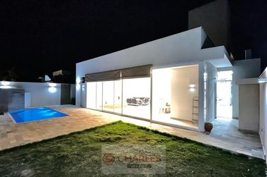 Casa &agrave; venda - 400m&sup2; - Centro