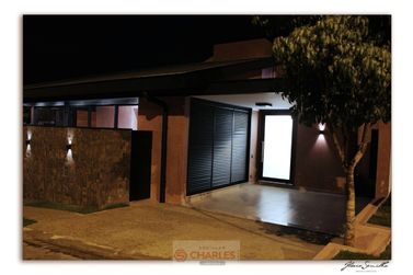 Casa &agrave; venda - 200m&sup2; - Centro