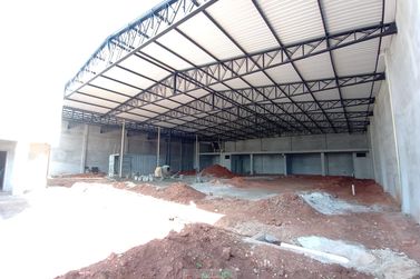 Sal&atilde;o Comercial para alugar - 944m&sup2; - Centro