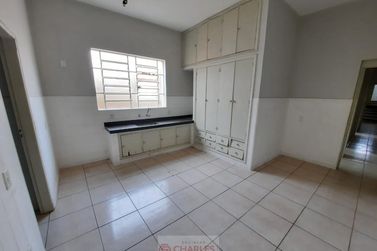 Sal&atilde;o Comercial para alugar - 182m&sup2; - Centro
