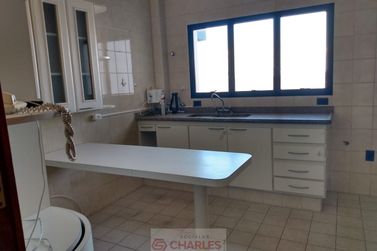 Apartamento &agrave; venda - 180m&sup2; - Centro