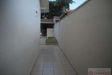 Casa &agrave; venda - 300m&sup2; - Centro