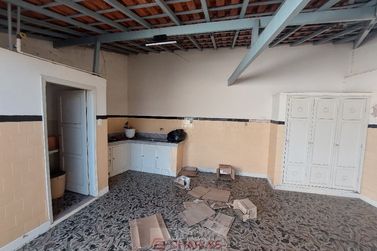 Casa &agrave; venda - 200m&sup2; - Centro