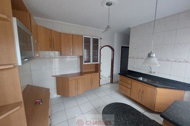 Casa para alugar - 240m&sup2; - Centro