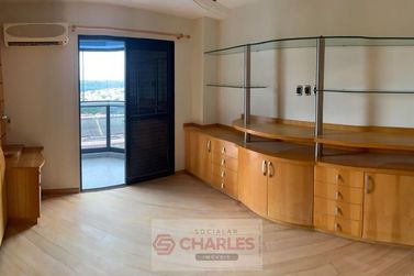 Apartamento &agrave; venda - 165m&sup2; - Centro