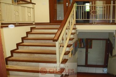 Casa &agrave; venda - 425m&sup2; - Centro
