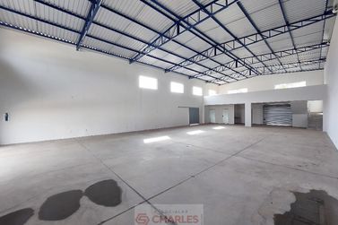 Sal&atilde;o Comercial para alugar - 300m&sup2; - Centro