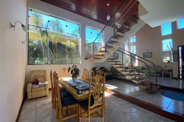 Casa &agrave; venda - 325m&sup2; - Centro