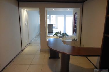 Casa &agrave; venda - 309m&sup2; - Centro