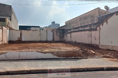 Terreno &agrave; venda - 10m&sup2; - Centro