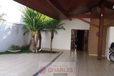 Casa &agrave; venda - 450m&sup2; - Centro